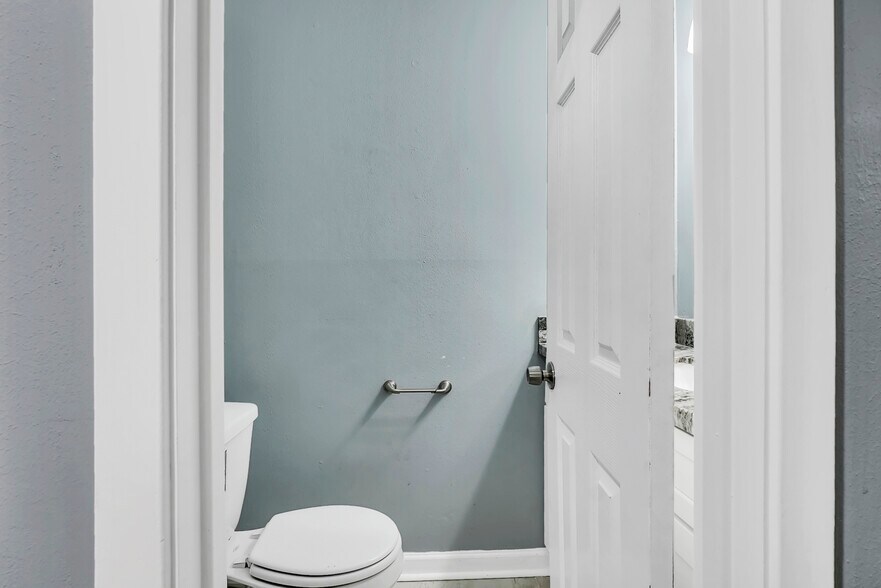 More Photos Of 5722 W 43rd St, Houston Specialty For Sale