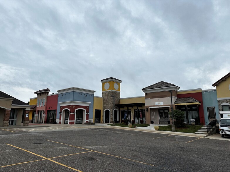 More Photos Of 736 N Andover Rd, Andover Storefront For Sale