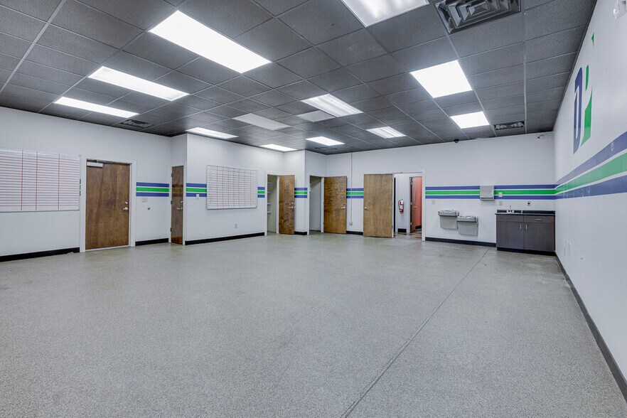 More Photos Of 211 N Pleasantburg Dr, Greenville Light Manufacturing For Sale