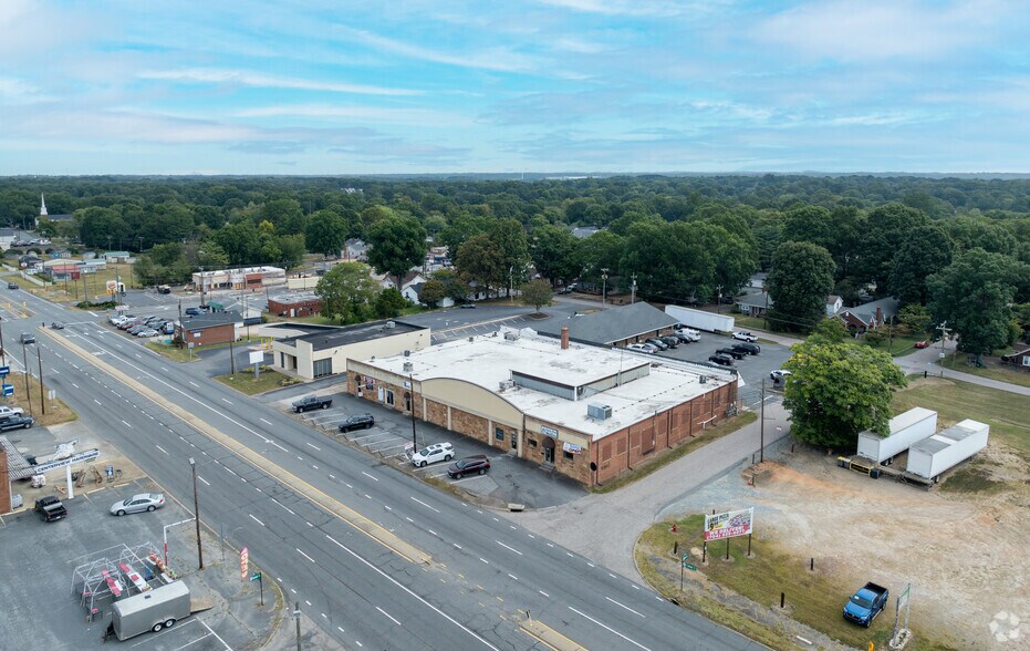 More Photos Of 700 N Cannon Blvd, Kannapolis Storefront Retail Office For Lease
