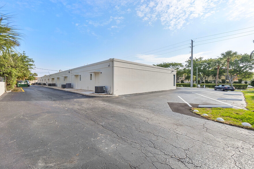More Photos Of 5601 N Federal Hwy, Boca Raton Unknown For Lease