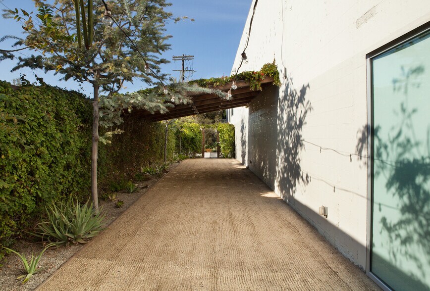 More Photos Of 2723-2727 S La Cienega Blvd, Los Angeles Flex For Sale