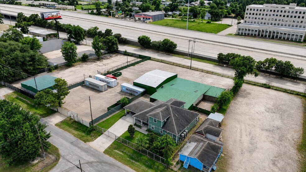 More Photos Of 9024 Eastex Fwy, Houston Auto Repair For Sale