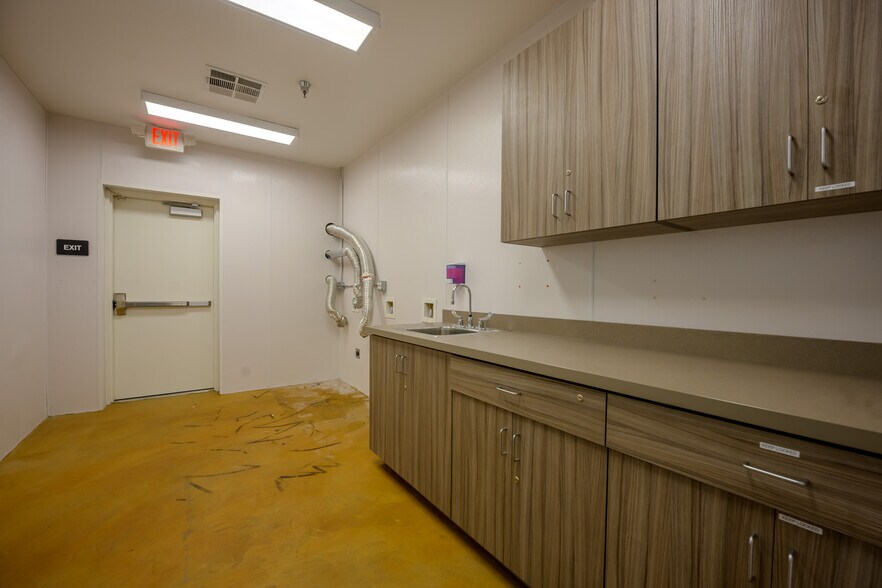 More Photos Of 42389 Winchester Rd, Temecula Warehouse For Sale