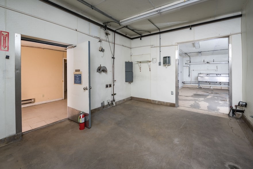 More Photos Of 1815 W Front St, Selma Storefront For Lease