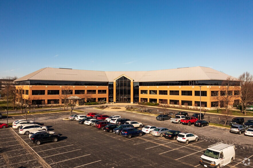 More Photos Of 555 W Pierce Rd, Itasca Office For Lease
