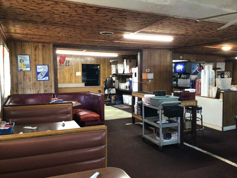 More Photos Of 102 E Hardin St, Greeneville Specialty For Sale