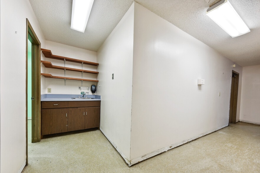 More Photos Of 10569 Lem Turner Rd, Jacksonville Medical For Sale