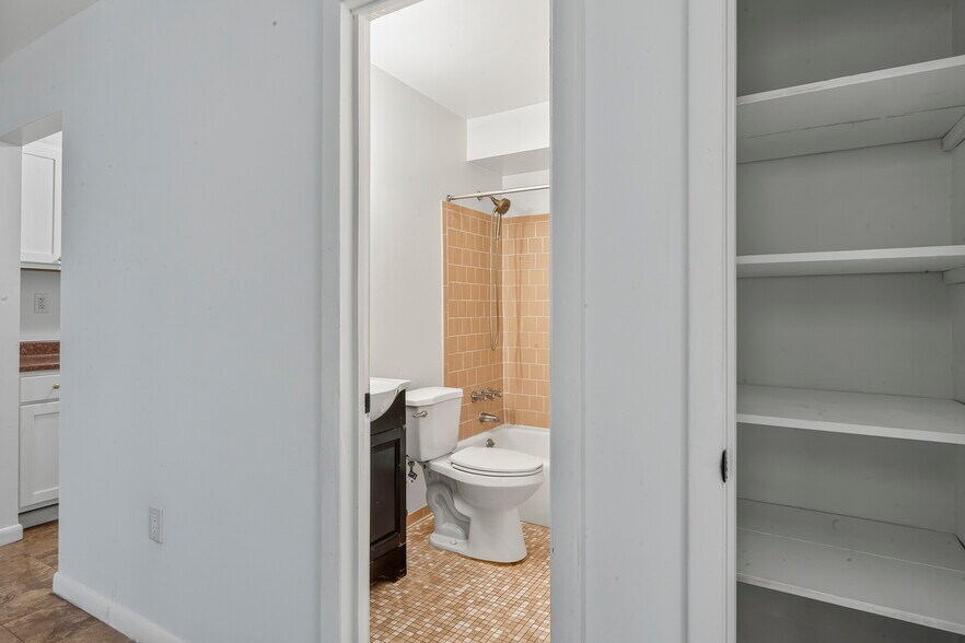 More Photos Of 7500 Prince Cole Ct, Manassas Apartments For Sale