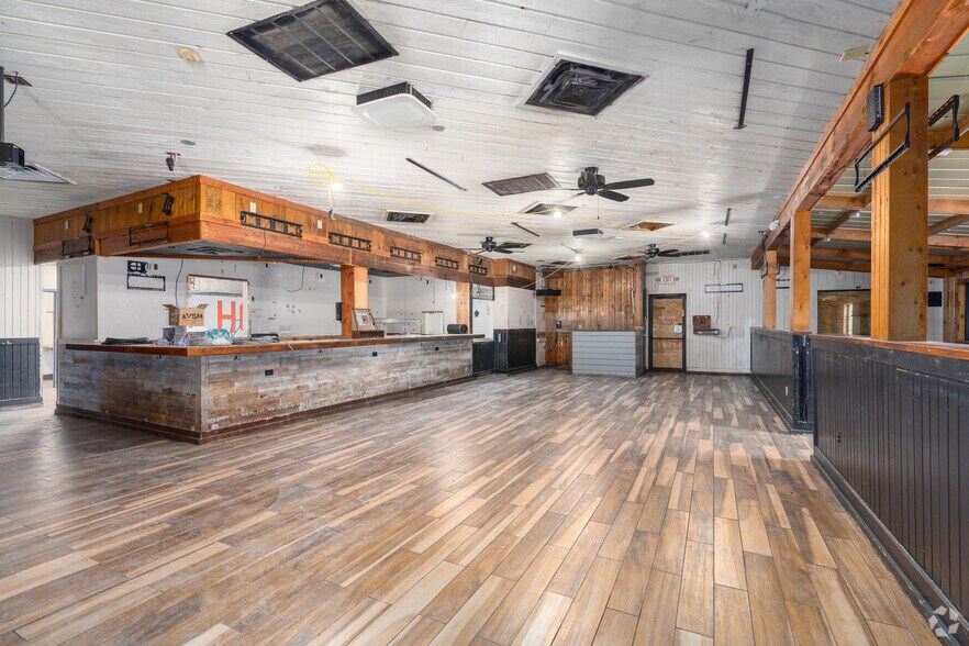 More Photos Of 3241 Horizon Dr, Springfield Restaurant For Sale