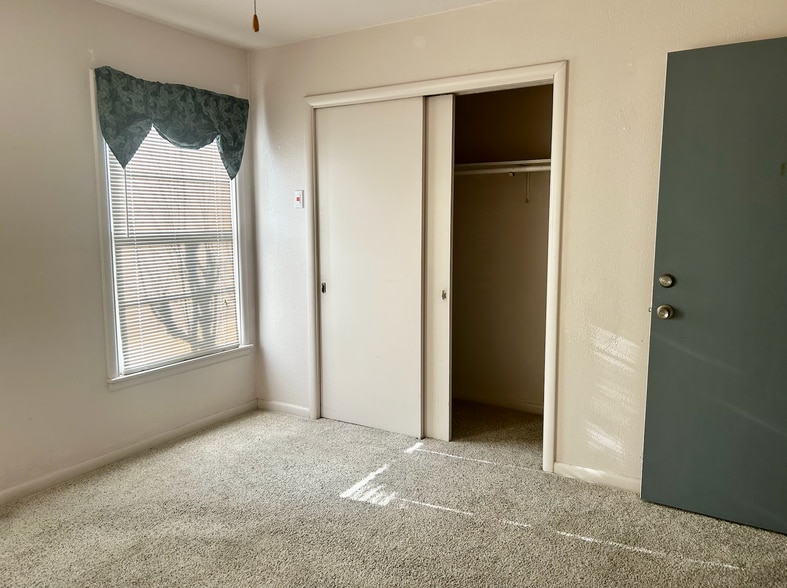 More Photos Of 1618 Williams Dr, Georgetown Office For Lease