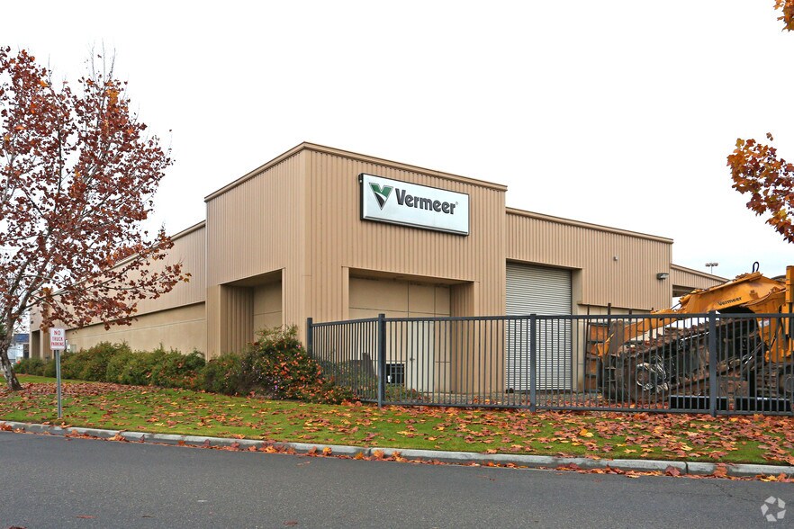 More Photos Of 2714 S Vineyard Pl, Fowler Distribution For Lease