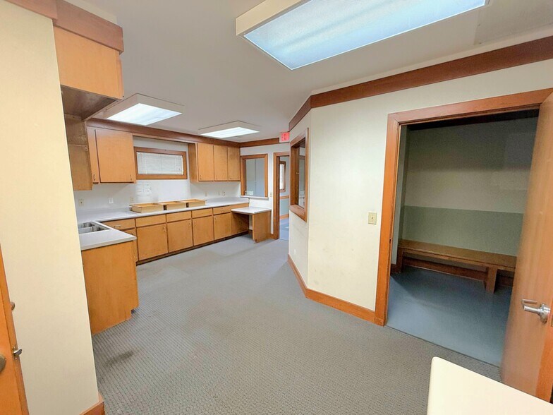 More Photos Of 3610 Moore Duncan Hwy, Moore Medical For Lease