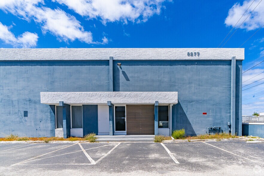More Photos Of 3277 SE 14th Ave, Fort Lauderdale Warehouse For Lease