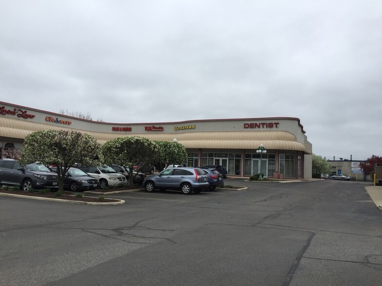 More Photos Of 5-25 E Golf Rd, Arlington Heights General Retail For Lease