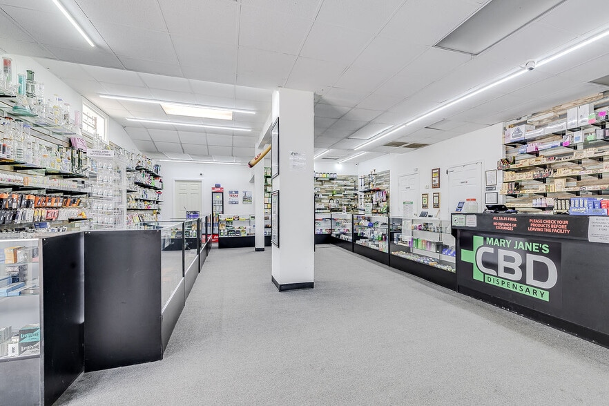 More Photos Of 302 W Victory Dr, Savannah Freestanding For Sale