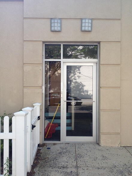 More Photos Of 941 Burke Ave, Bronx Office For Sale