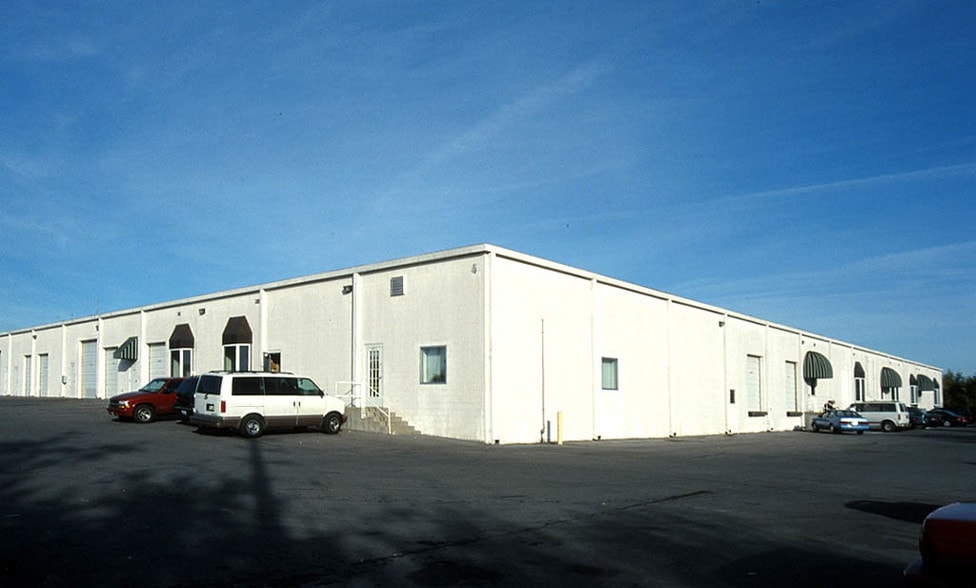 More Photos Of 12121 Blue Ridge Blvd, Grandview Storefront For Lease