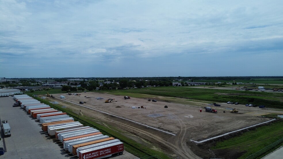 More Photos Of 8730 Northwest Blvd, Davenport Unknown For Lease