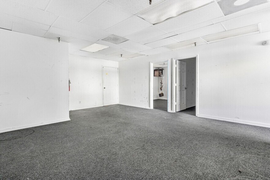 More Photos Of 1979 10th Ave N, Lake Worth Beach Light Distribution For Sale