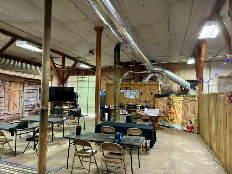 More Photos Of 215 N Cleveland Ave, Cushing Storefront For Sale