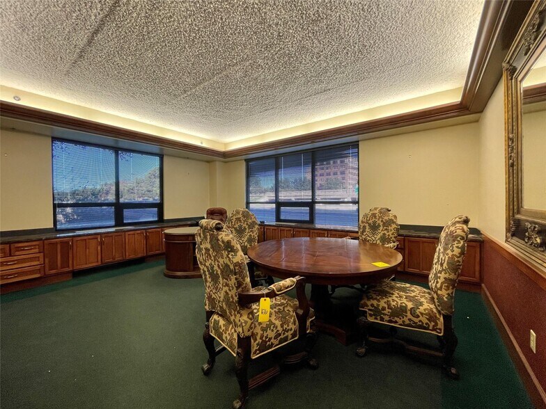 More Photos Of 901 S 1st St, Abilene Office For Lease