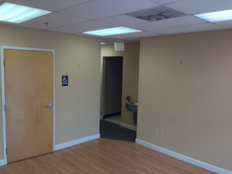 More Photos Of 1603 S Hiawassee Rd, Orlando Medical For Lease