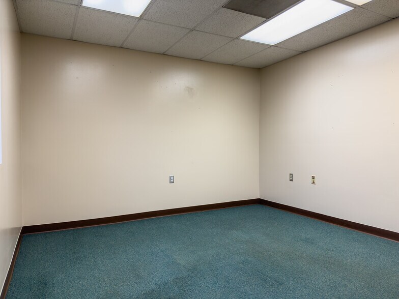 More Photos Of 1679 E State Route 29, Urbana Showroom For Sale