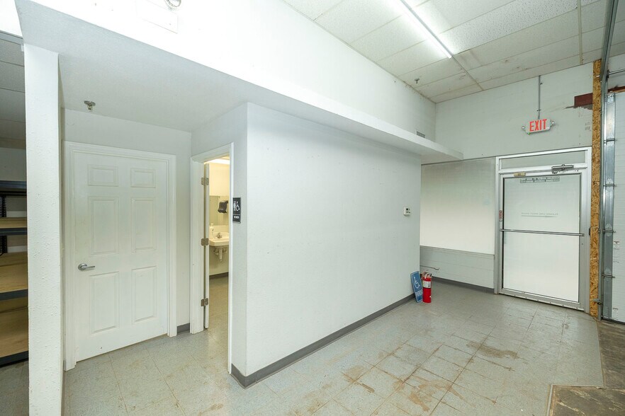 More Photos Of 226 E Ross St, Clearwater Freestanding For Sale