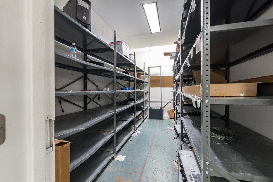 More Photos Of 166-170 Jericho Tpke, Floral Park Loft Creative Space For Lease