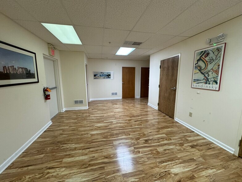 More Photos Of 815 Greenwood Ave, Jenkintown Office For Sale