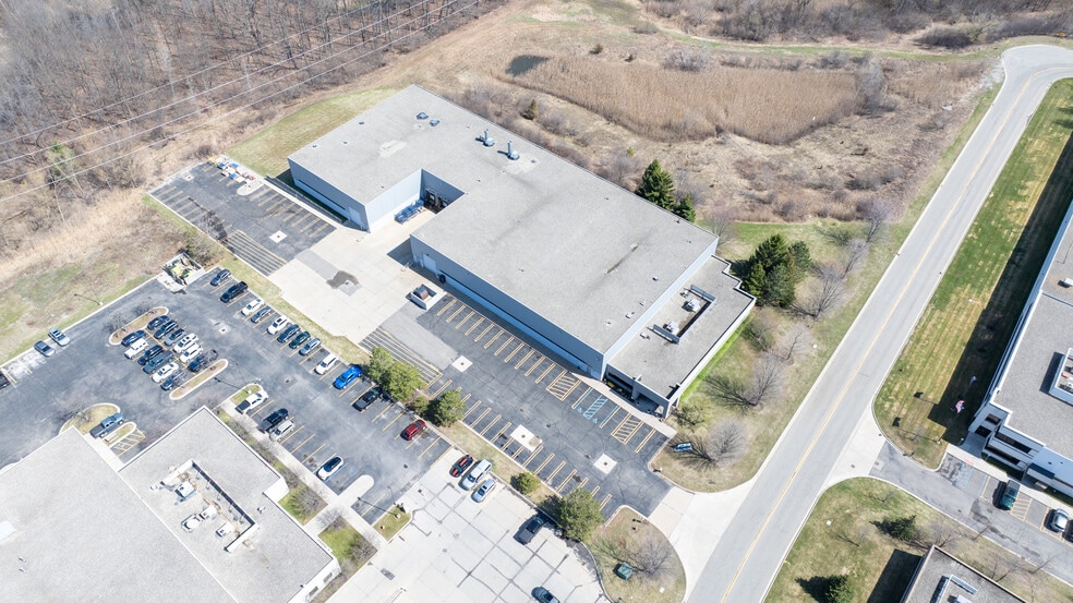 More Photos Of 4200 N Atlantic Blvd, Auburn Hills Manufacturing For Lease