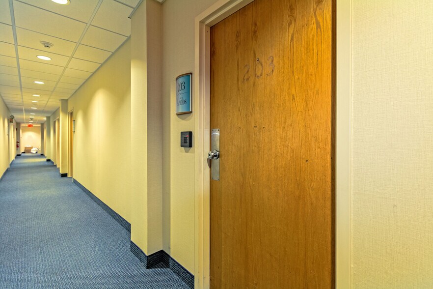More Photos Of 400 Bayonet St, New London Medical For Lease