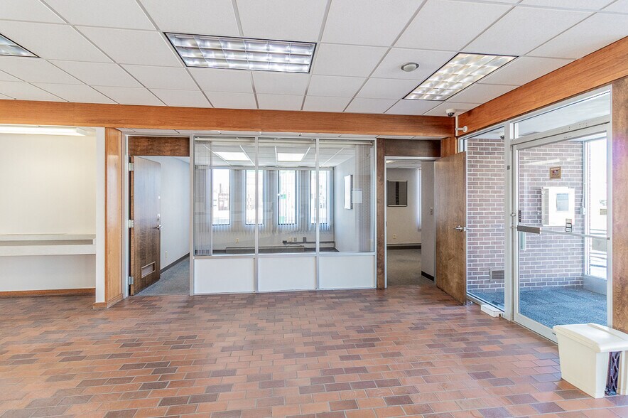 More Photos Of 132 E Main St, Hortonville Bank For Sale