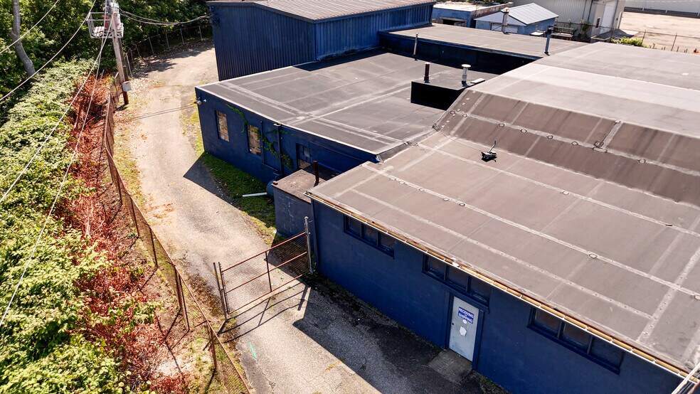 More Photos Of 1702 Wheeling Ave, Glen Dale Manufacturing For Sale