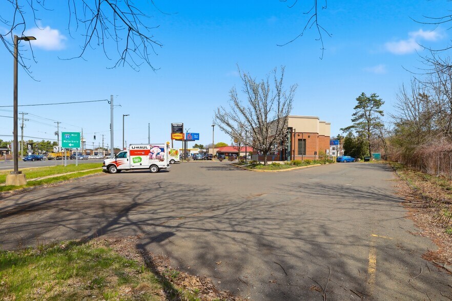 More Photos Of 613 Queen St, Southington Storefront For Sale