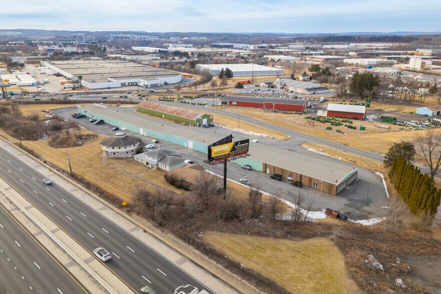 More Photos Of 6500 Chapmans Rd, Allentown Warehouse For Lease