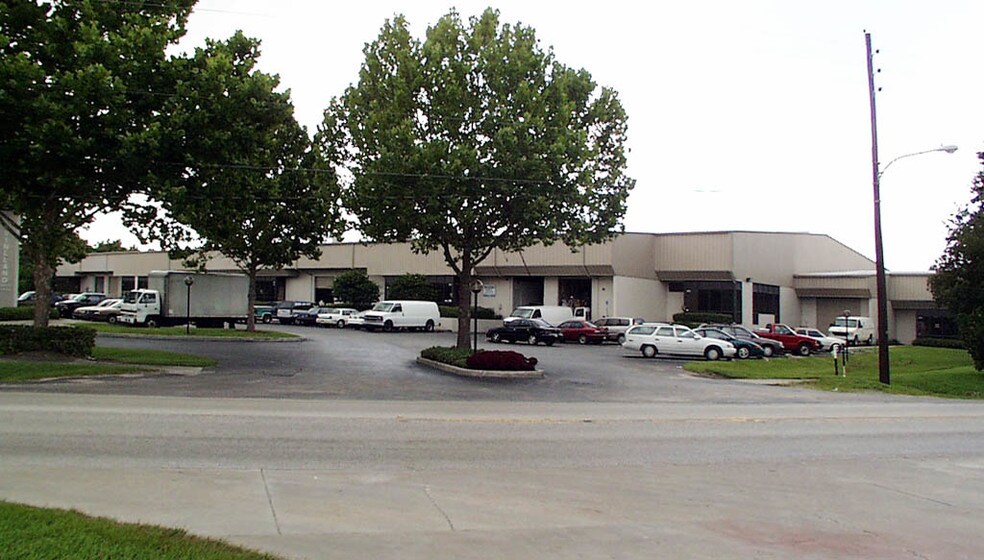 More Photos Of 3701-3709 Vineland Rd, Orlando Warehouse For Lease