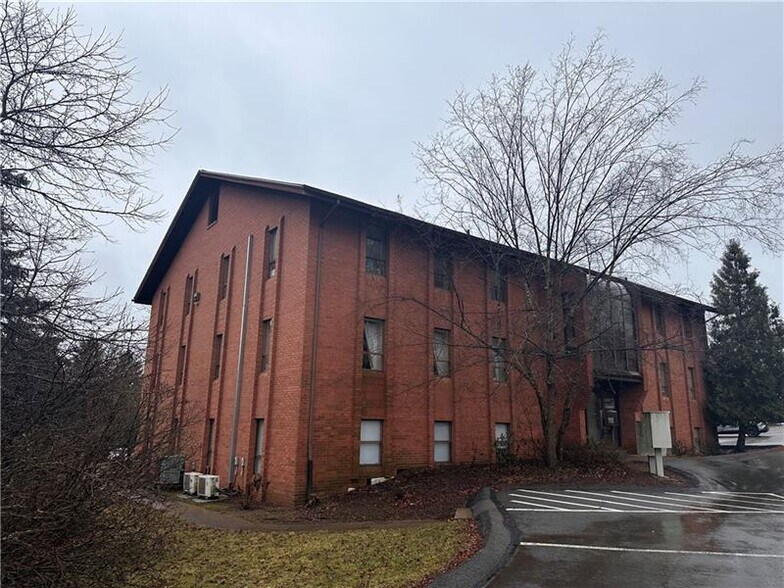 More Photos Of 3000 McKnight East Dr, Pittsburgh Office For Sale