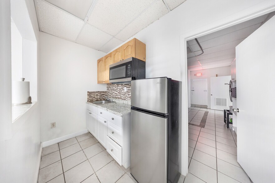 More Photos Of 700 E 1st Ave, Hialeah Medical For Lease