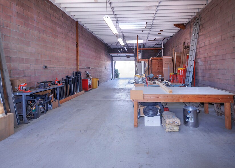 More Photos Of 1093 Montgomery Ave, San Bruno Service For Sale