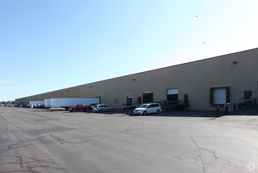 More Photos Of 8900 109th Ave N, Champlin Warehouse For Lease