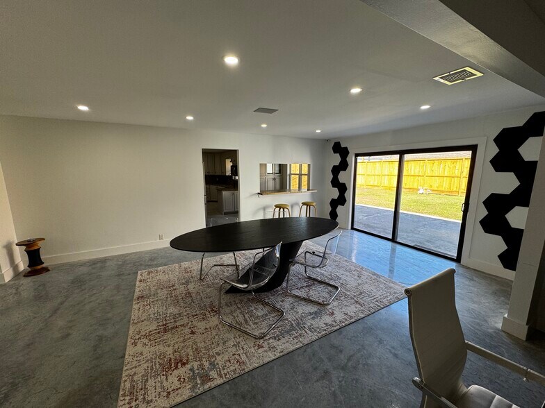 More Photos Of 4738 W. Alabama, Houston Loft Creative Space For Lease