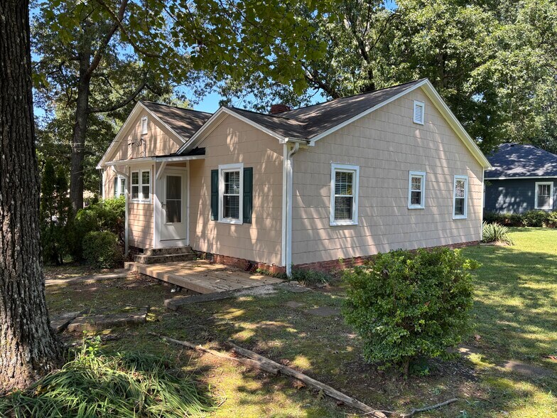 More Photos Of 827 Cox Rd, Gastonia Office For Lease