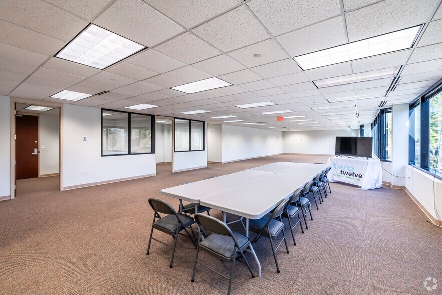 More Photos Of 2820 Waterford Lake Dr, Midlothian Office For Lease