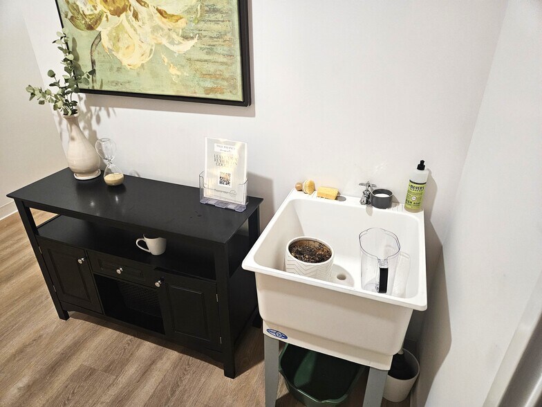 More Photos Of 704 W Nields St, West Chester Storefront For Lease