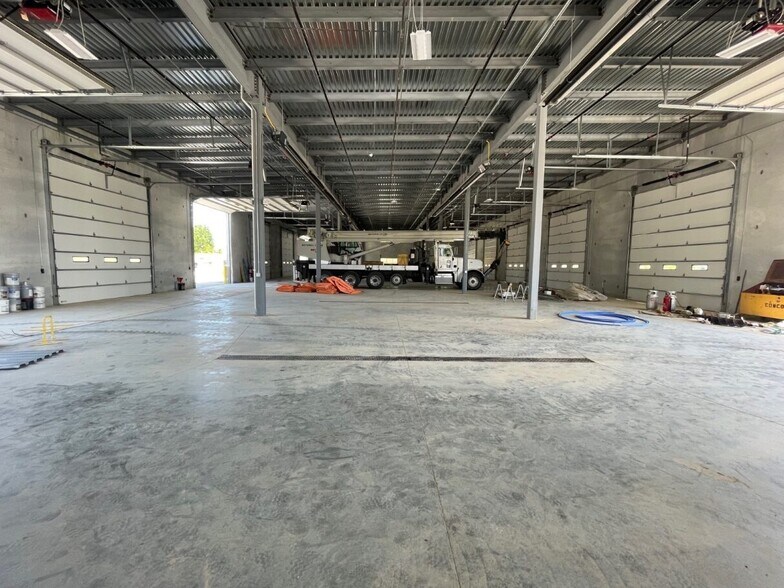 More Photos Of 23810 W 83rd Ter, Shawnee Service For Lease