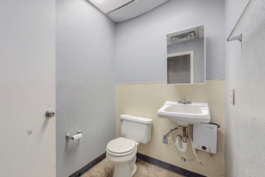 More Photos Of 1823 Commercial St NE, Albuquerque Warehouse For Sale