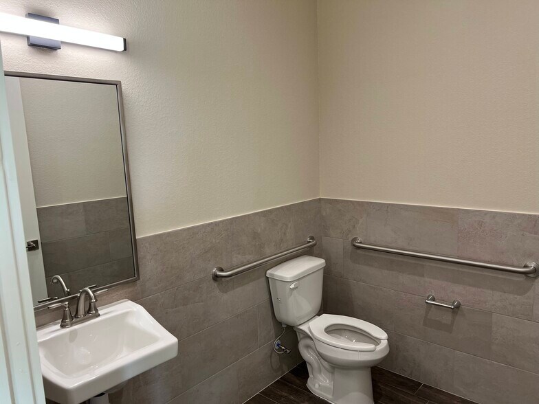 More Photos Of 2951 FM 1460, Georgetown Medical For Sale