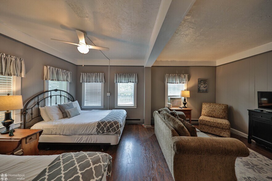 More Photos Of 2468 Route 390, Canadensis Hospitality For Sale